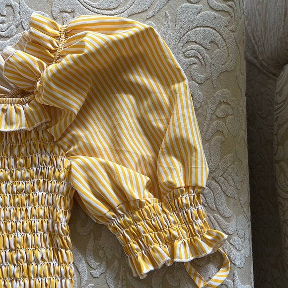 Beautiful top - Picture 3 of 6